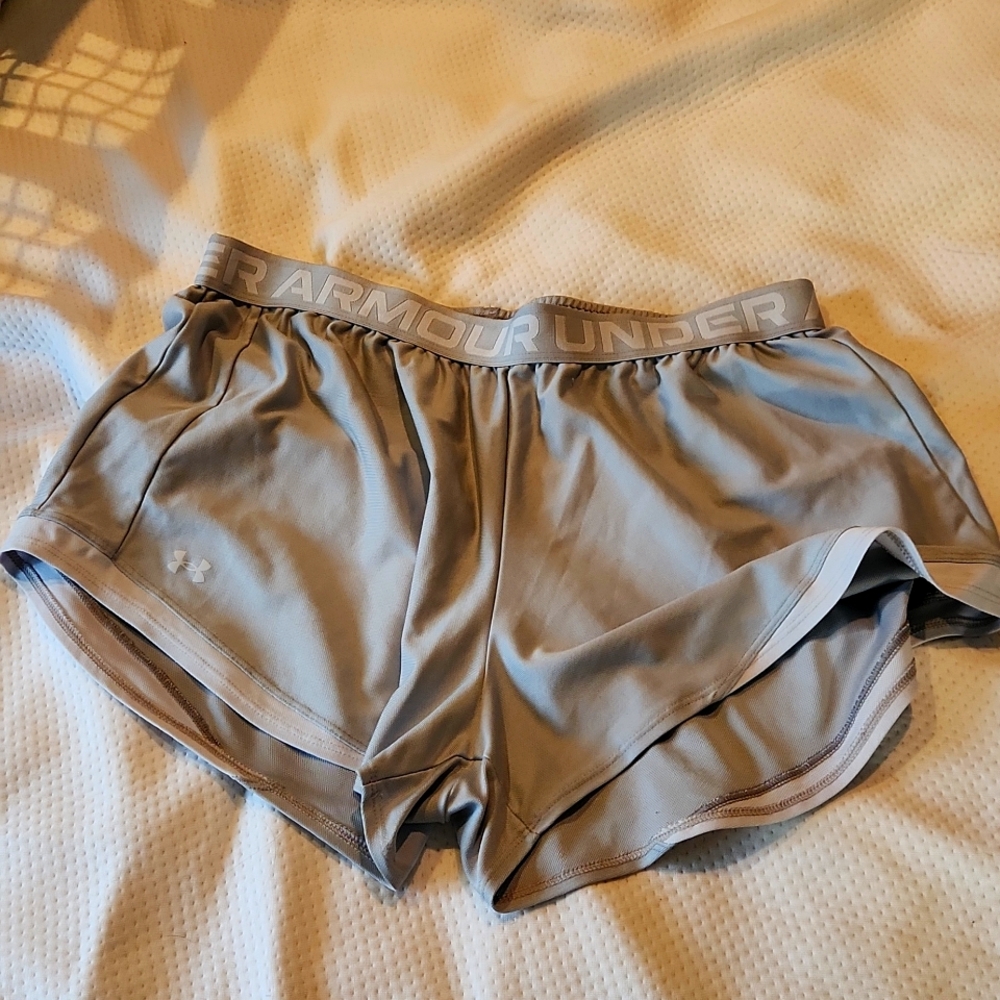 Women's Under Armour light gray shorts, size xl